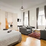 Budapestayz - Izabella