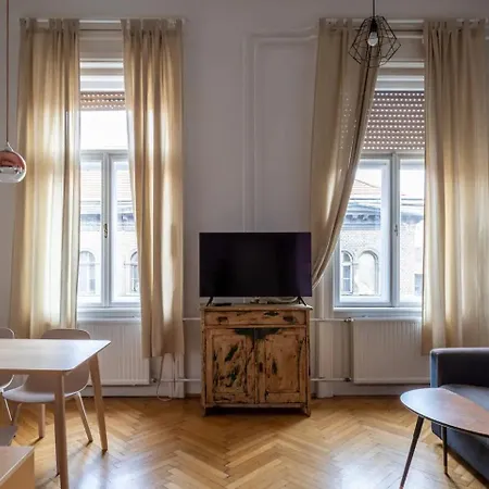 Budapestayz - Izabella Апартаменты