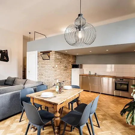 Budapestayz - Izabella